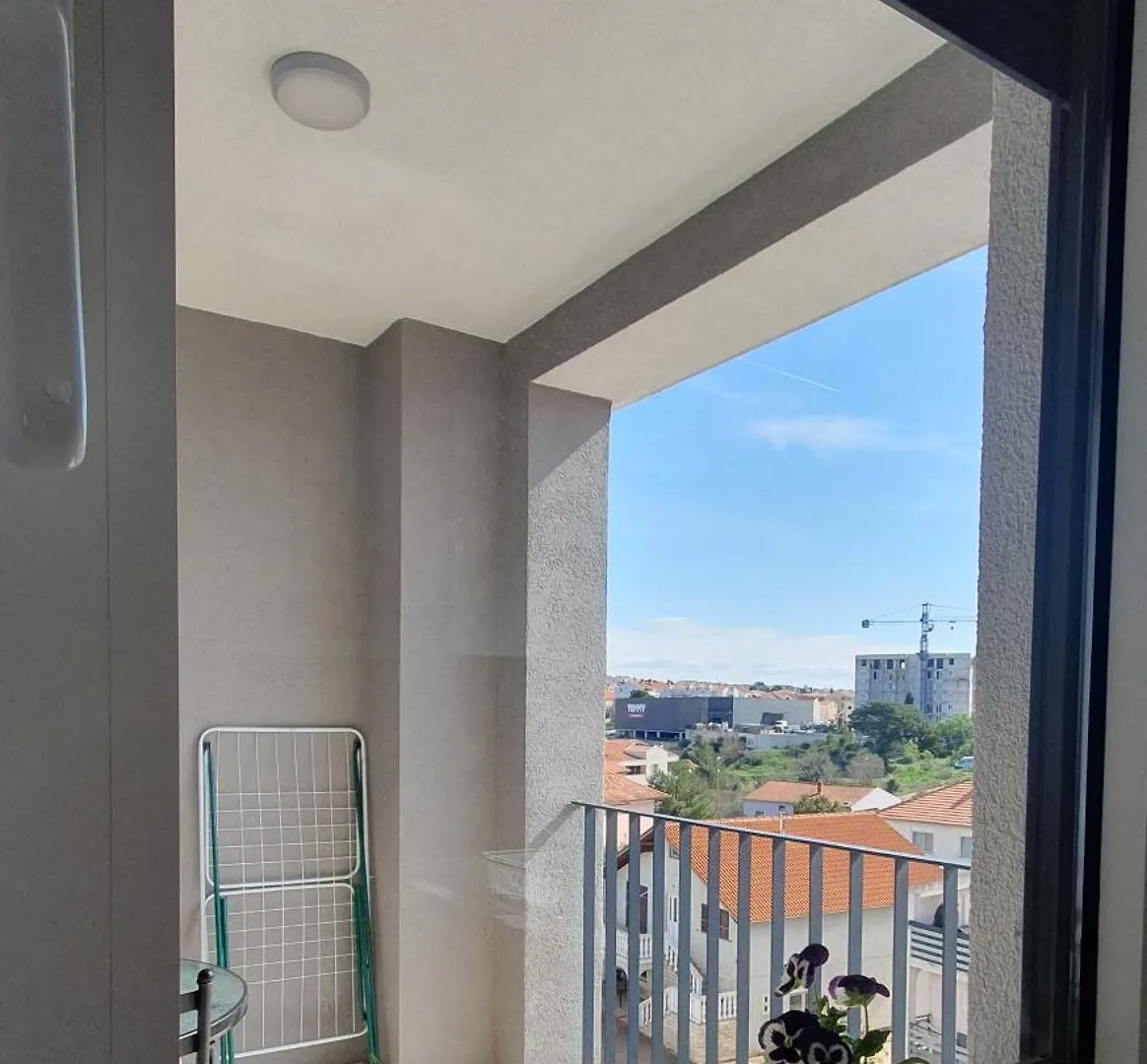 Apartment Dino 자다르